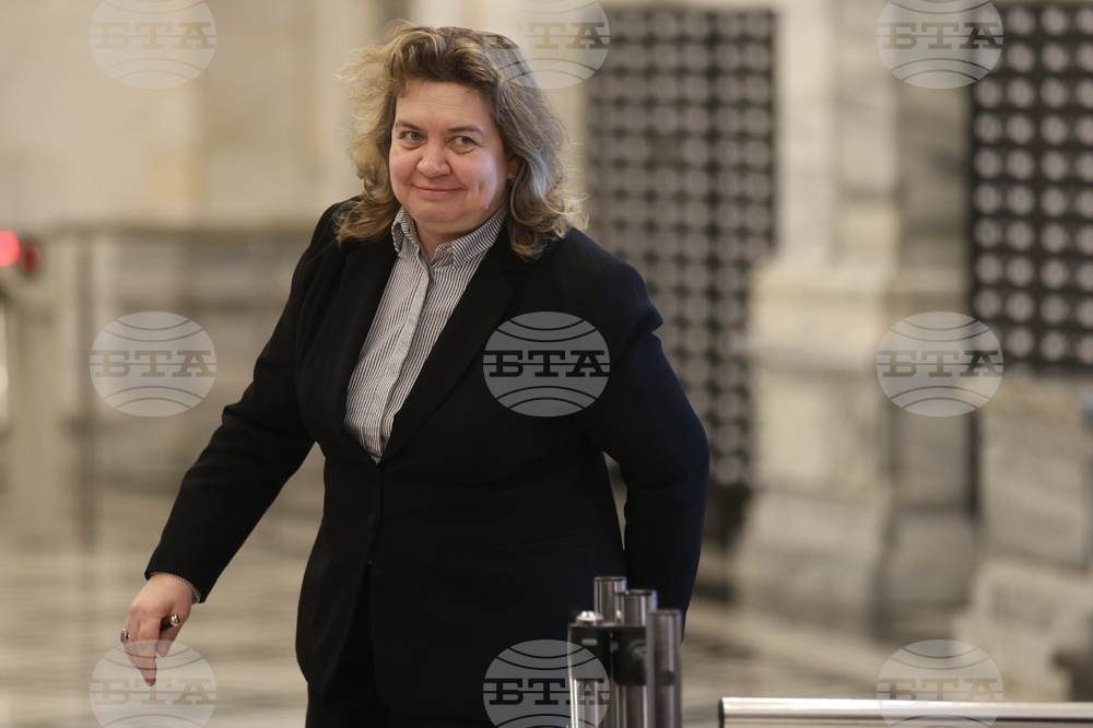Председателката на Народното събрание е предупредила Радостин Василев какво ще