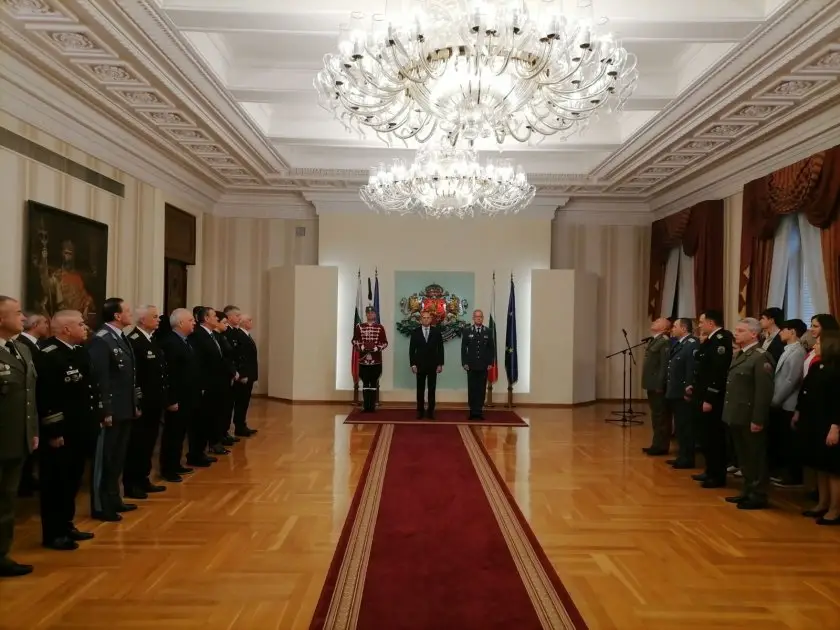 Със свой указ държавният глава назначава за командир на Военновъздушните