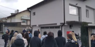 Протест в Перник и Дивотино пред къщата на семейството на мъчителката на животни Габриела Сашова