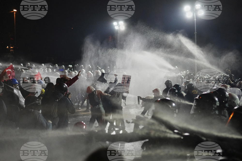 В неделя пета поредна нощ се проведоха огромни протести в