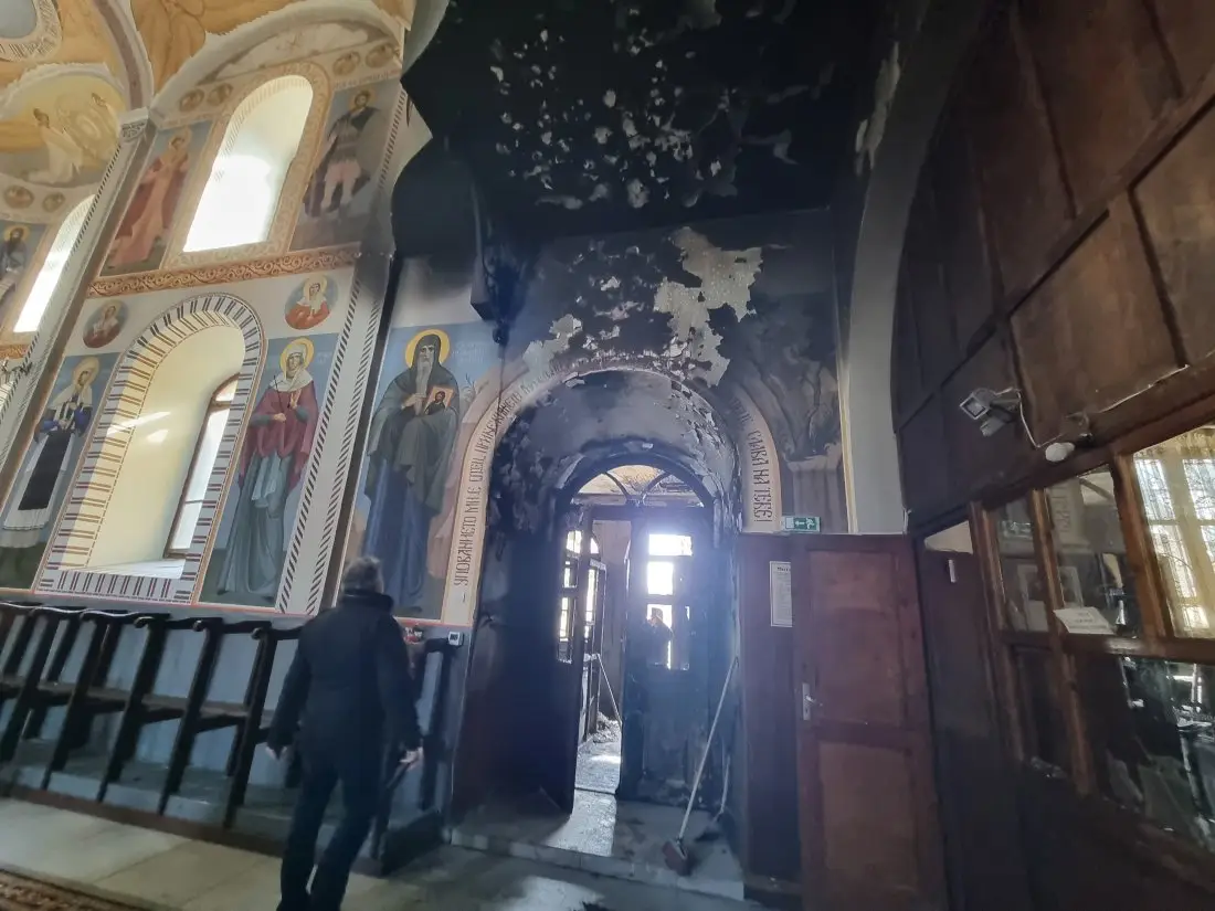 Късо съединение подпали храма Св Богородица в Сливен За щастие