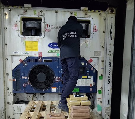 Близо 41 кг кокаин в морски контейнер с банани от