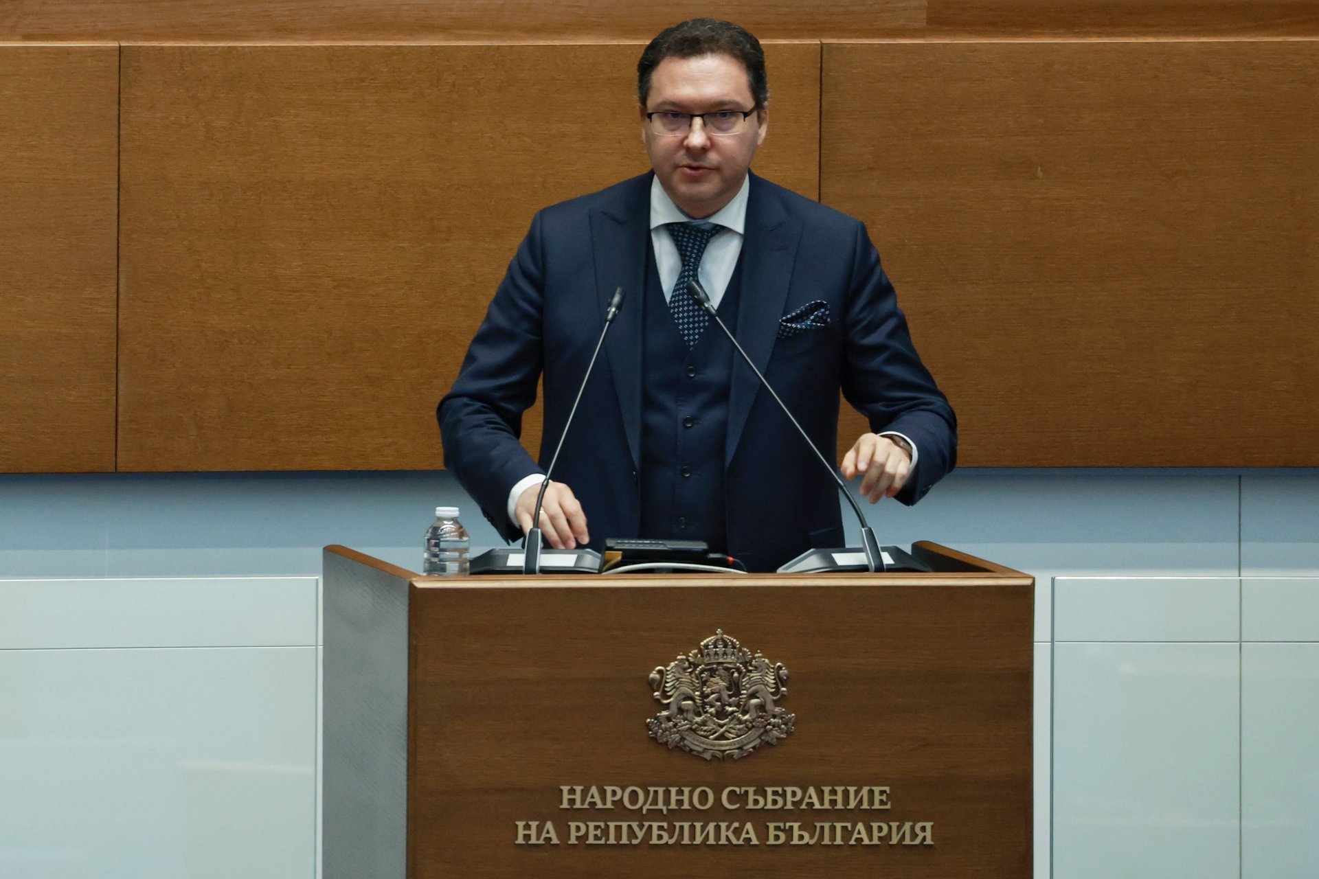 Вътрешният министър Даниел Митов представи в Народното събрание подробен доклад