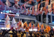 Избират временен кмет на Истанбул на фона на продължаващи седма нощ сблъсъци и протести