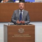 Драгомир Стойнев с ексцентрична идея: Българите зад граница да финансират изборите, тогава ще им откриваме секции където искат