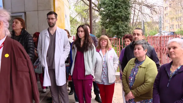 Лекарите от педиатричното отделение в Пета градска болница в столицата