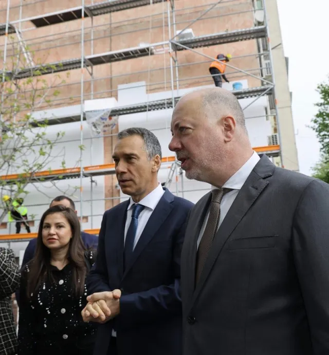 Премиерът Росен Желязков даде началото на новата кампания за саниране