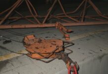 Силен вятър събори кран върху лодки на пристанището в Поморие