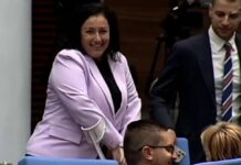 Десислава Танева дойде с патерици да подкрепи кабинета „Желязков“