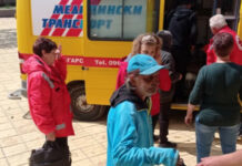 Доброволци разчистват къщите в Лехчево и Кобиляк след наводнението