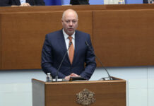 Росен Желязков: 5 минути е обикалял самолетът на Урсула фон дер Лайен преди да кацне, това е допустимо забавяне