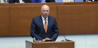 Росен Желязков: Не обменяйте панически левове в евро сега, БНБ ще го прави неограничено време