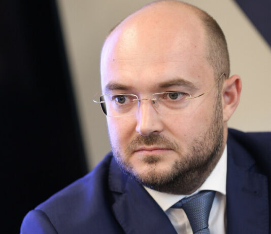 Министър Георги Георгиев проверява как е успял Ивайло Калушев да впише „националната агенция“