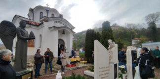 В Свищов почетоха паметта на 12-те деца, които загинаха преди 21 години в река Лим