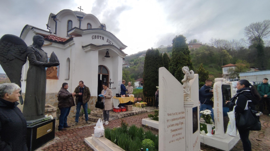 В Свищов днес беше почетена паметта на 12 те деца които