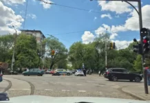 Камион и мотор се блъснаха на бул. „Константин Величков“ в София