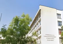 До късно снощи неврохирурзи оперирали момчето, което падна от прозорец на гимназия