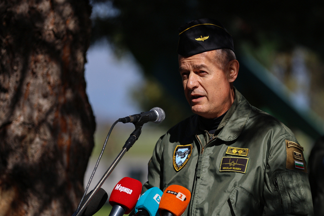 След кацането на F 16 е констатирано отклонение в работата на