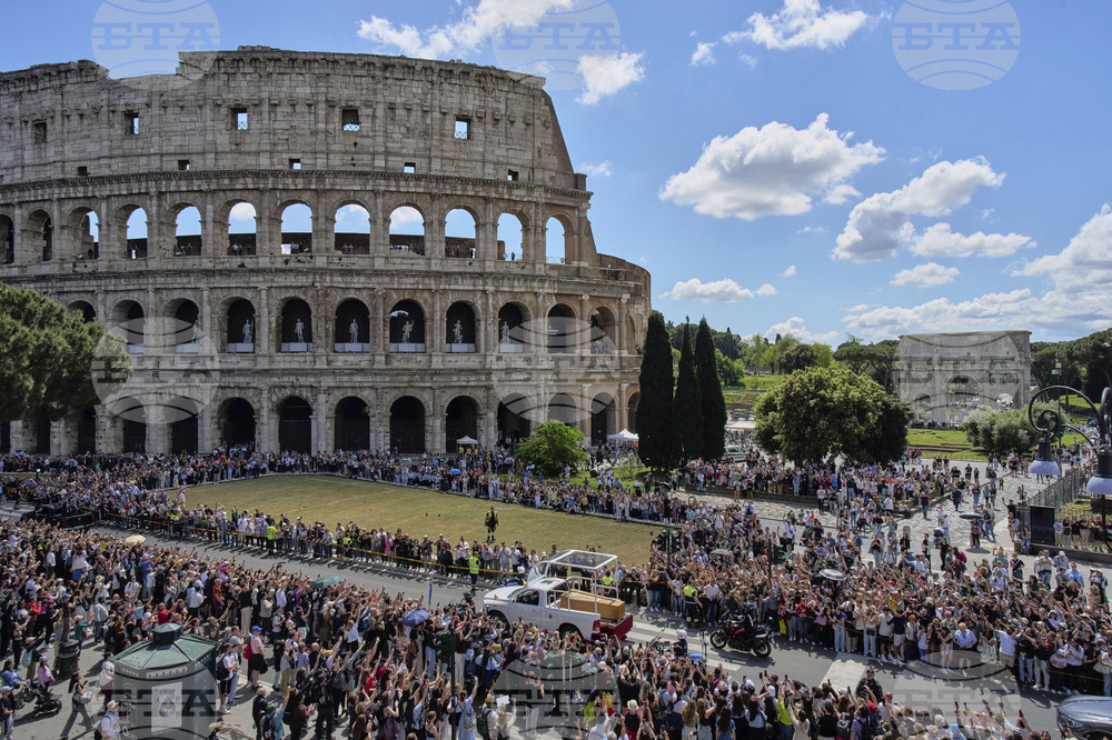 Над 400 000 души са присъствали на траурната церемония за
