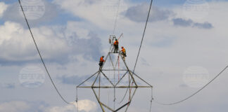 Парламентът реши: Домакинствата ще плащат тока по регулирани цени неопределено време