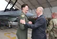 Американският пилот, приземил първия F-16 у нас, бе сложил нашивка на българските ВВС