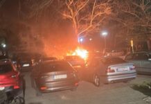 Паркирани коли изгоряха в Козлодуй