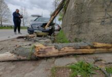 Ураганен вятър със скорост 122 км/ч в Русе