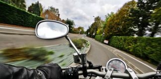 Трима са в болница след верижна катастрофа с мотори в Бургас