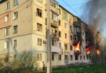 Трима души, сред тях дете, са убити при руска атака в украинския град Павлоград