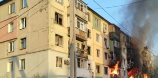 Трима души, сред тях дете, са убити при руска атака в украинския град Павлоград