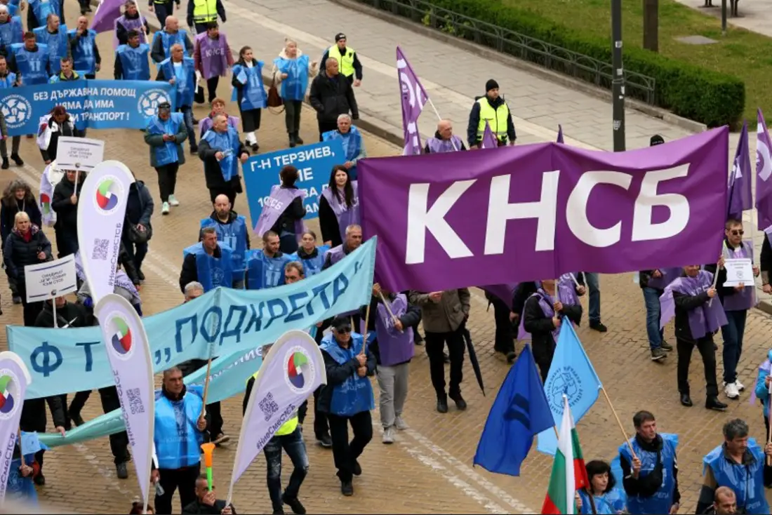 На 14 май сряда от 4 00 ч пред входовете на