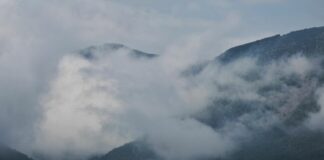 Турист се загубил край Чепеларе, спуснали го с въже