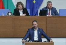 Делян Добрев: Пропуснатите заседания на парламента са като безсмислените вотове на недоверие, които загубиха месеци