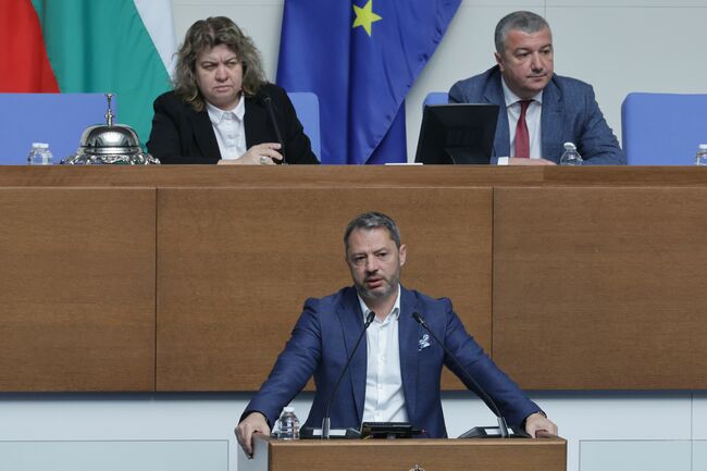 Пропуснатите заседания на парламента са като безсмислените вотове на недоверие