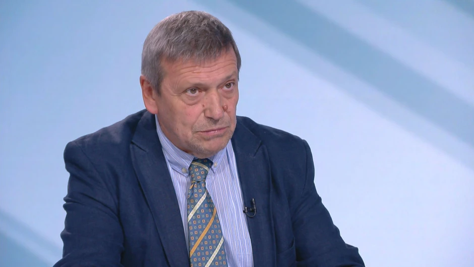 Единственият изход е отстраняване на президента изказа мнение пред БНР