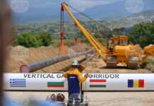 Жечо Станков посрещна в Бургас новите тръби за вертикалния газов коридор