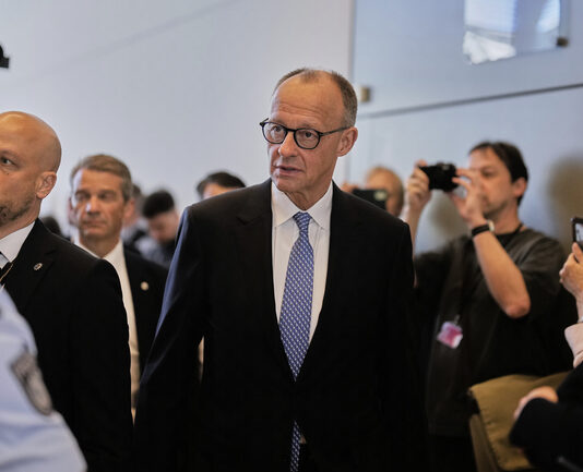 Германската полиция осуети заговор за умишлено повреждане на частния самолет на Мерц