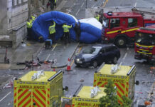 27 души са в болница след врязването на автомобил в тълпа от фенове на „Ливърпул“, двама са тежко ранени