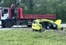 Трима загинали при сблъсък на такси и боклукчийски камион в Монтана