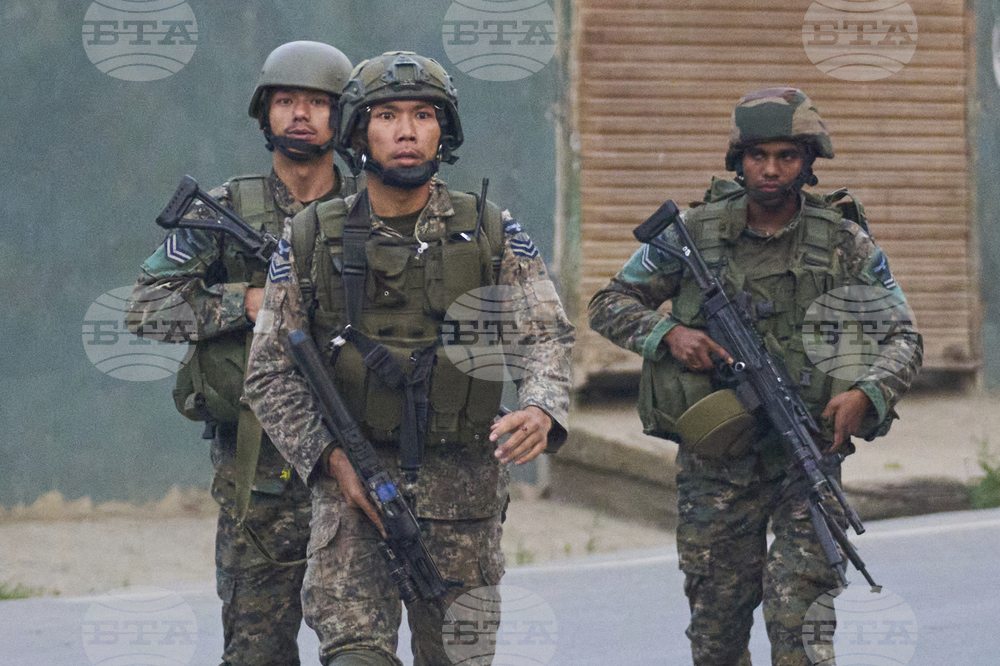 Най малко десет души загинаха а 48 са ранени в село