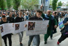 Хора на „Възраждане“ организирали атаката с яйца, червена боя и домати и нападението над сградата на хасковската полиция