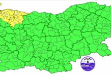 Жълт код за валежи и гръмотевични бури в три области утре