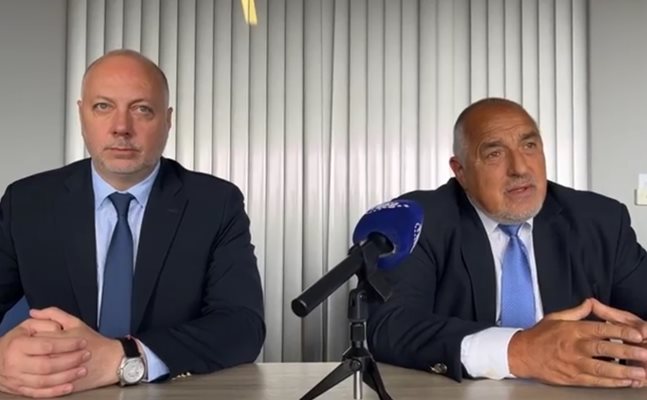 Ако искат да протестират да протестират Това каза кметът Васил