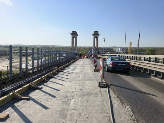 Фериботът Европа обслужващ линията Никопол – Турну Мъгуреле преустанови плаване