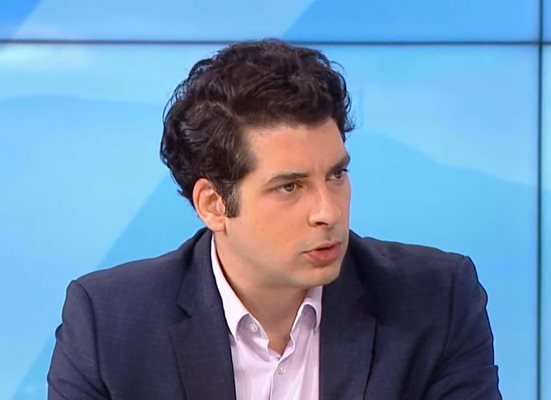 Най вероятно някой съветник около президента Румен Радев го е посъветвал