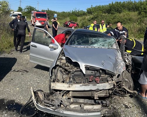 Челен удар на пътя Бургас Средец около 16 45 ч днес отне