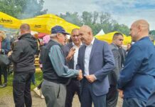 Посрещнаха президента с: Радев е позор, оставка и затвор в Лясковец (Видео)