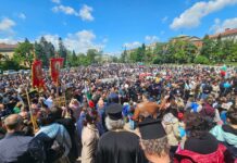 Хиляди излязоха на шествие в подкрепа на въвеждането на „Религия и добродетели в училищата“