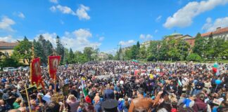 Хиляди излязоха на шествие в подкрепа на въвеждането на „Религия и добродетели в училищата“