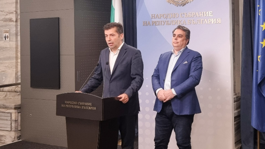 Съпредседателите на ПП Кирил Петков и Асен Василев отрекоха обвиненията